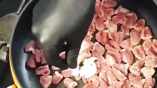 Куриные сердечки с шампиньонами