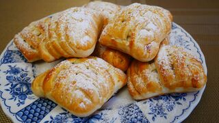 Слойки из слоеного теста с вареньем