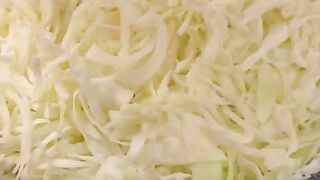 Тушёная капуста с сосисками