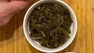 Салат с морской капустой