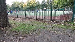 Игра в футбол.