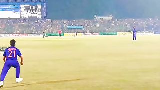 Outstanding live cricket match catch out