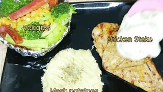 Chicken Stake with Mushroom Sous Mash potatoes and Veggies