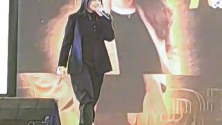 Aleeza khan live singing