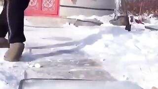 Cooler out of Ice