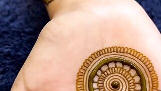 New easy and stylish mehndi design