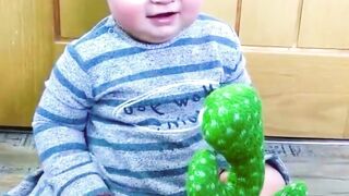baby played with amazing ..............!