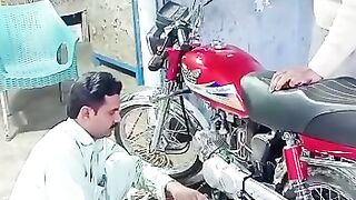 Larki Thori Hai