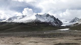 Khujrab pass border