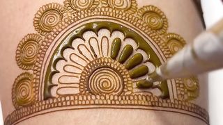 front hand mehndi design