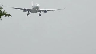 Pesawat Terbesar Batik Air Airbus A330 Mendarat di Bandara Soekarno-Hatta Jakarta