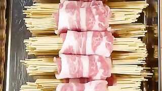 Spaghite Warped With Meat Food