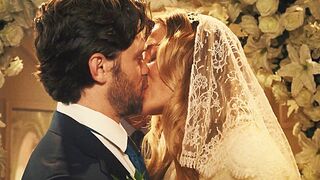The Big Leap 1x09 / Kissing Scenes — Mike and Paula (Jon Rudnitsky and Piper Perabo)