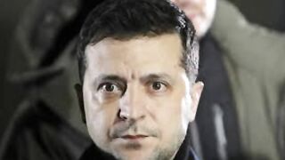 К Зеленскому пришла полуобнаженная женщина с ребенком
