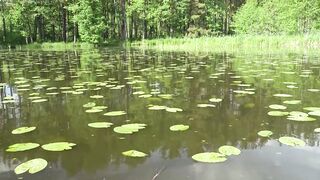 РЫБАЛКА С РОГАТКОЙ на ЛОДКЕ! Ночевка на озере, какую рыбу видно ночью!?
