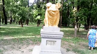Памятник свинке. В городе Ромны