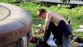 Угарный треш. Такое вижу в первый раз