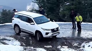 Toyota Fortuner in Snow