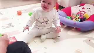 Очень весёлый малыш