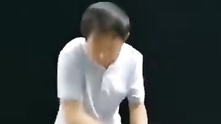Great demonstration of static electricity.