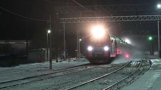 Ночь на станции Галич. Ночной поезд: Электровоз ЭП1М-619 с поездом №69 Чита - Москва >