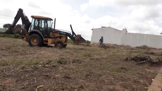 início da construção da fazenda sol nascente . terraplanagem 01
