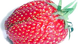 "Discover the Amazing Health Benefits of Eating Strawberries!"