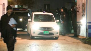 Urdu PAK: Complete Video/Sheikh Rashid arrested from his home at Bahria town