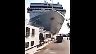 ????-big-ship-crash-????-ship-accident-shorts