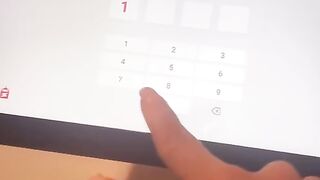 Российская фигуристка  заказала еду, которую привез робот.