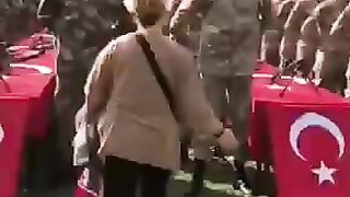 Мама и син.