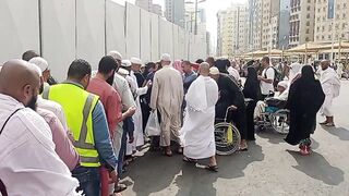 Haram Sharif Ke Qareeb Free Khana_ Makkah Food Street
