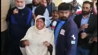 مریم نواز سے ملنے گئی تو مجھے دھکے کیوں دیے مریم کے سامنے
