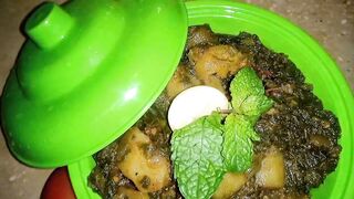 Aloo Palak ki Sabzi Fast & Easy Spinach and Potatoes Recipe in Urdu Hindi -  Palak Aloo Recipe