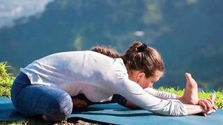 6 Fantastic Yoga Asanas That Will Help You Fight Skin Problems