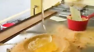 Making of peanut candy