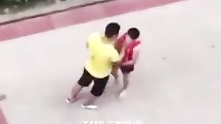 The big gay fighting wt little gay