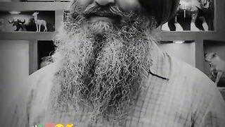 ہم پیسے کو پیار کرتے ہیں انسان کو بہت کم کرتے ہیں پیار