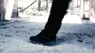 ФИЛЬМ ДО МУРАШЕК ОТНОСИТСЯ К НЕЙ ДАЖЕ ХУЖЕ, ЧЕМ К ПРИСЛУГЕ!