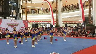 Wow Amazing!!! The Cheerleader Team Just So Awesome and So Cool!!!