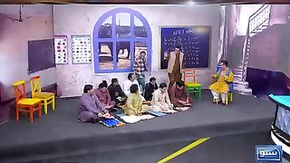 School pr Chapa Par Gya