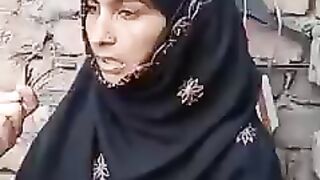 عورت کے ساتھ بابا زیادتی کرتا رہا