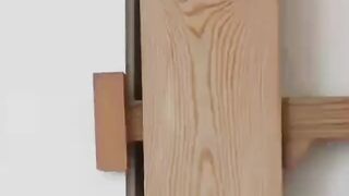 Деревянный засов с секретом.  Мужские лайфхаки