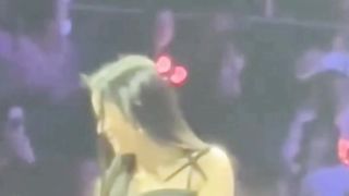 blackpink stops concert!