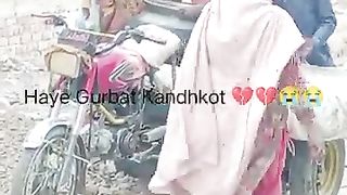 پاکستان میں اسے بھی لوگ ہیں