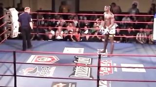 Israel adesanya doesn't take a break after Mui Thai round ends (stares down his opponent )