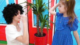 Eva_vs_Friend_exam_at_School_|_Eva_Bravo_Play