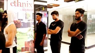 WHEN_BODYBUILDER_GOES_TO_MALL