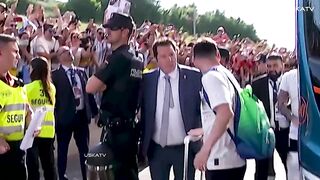 Crazy Women Reactions When Lionel Messi Simply Taught Football To The World