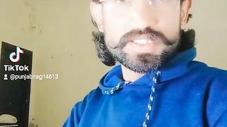 Vedio ko opar chalny waly add par cleck kr k open kren thanks Sahaba ko salam